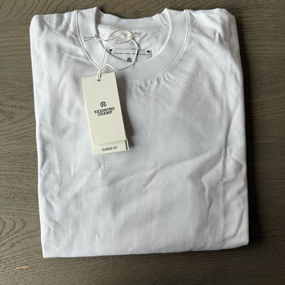 Reigning champ men’s long sleeve 🤍 NWT